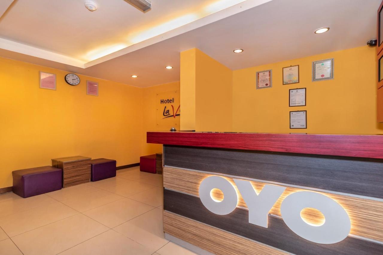 Oyo 216 La Viva Hotel Кота-Кинабалу Экстерьер фото